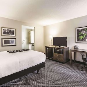 1 Full Bed Mobility or Hearing Accessible Room Bathtub w or Grab Bars Non-Smoking